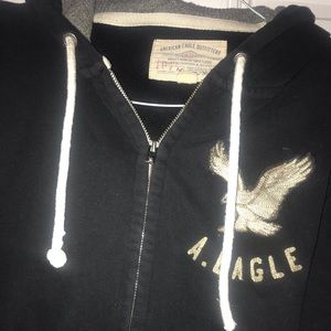 American Eagle black and white sweatshirt